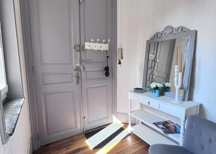 De La Marquise Apartment *